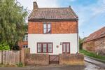 Charming Brick and Flint Cottage in Ringstead