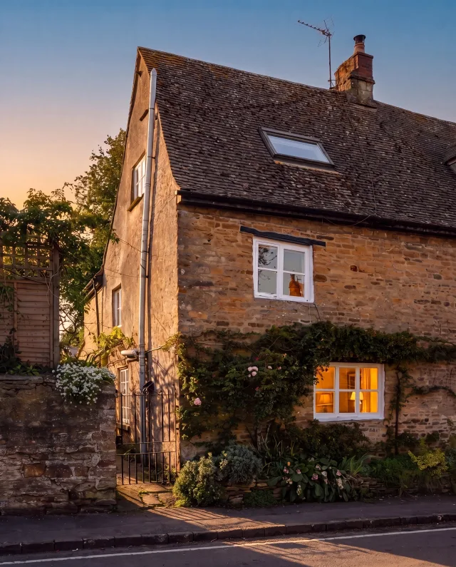 Kings Sutton cottage — Elite Series hero frame